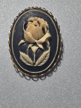Vintage Cameo Rose Brooch in Black and Cream